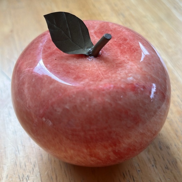 Solid marble with brass leaf paper weight - Picture 2 of 4